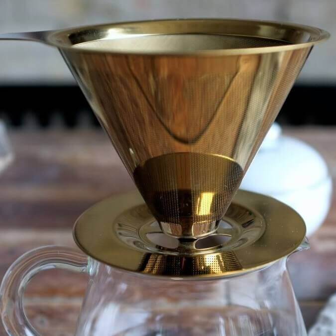 20 års present: guldfärgat kaffefilter