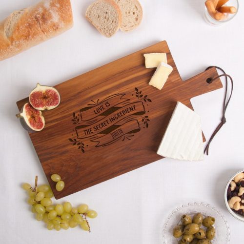 Skräddarsydd serveringsbräda i trä